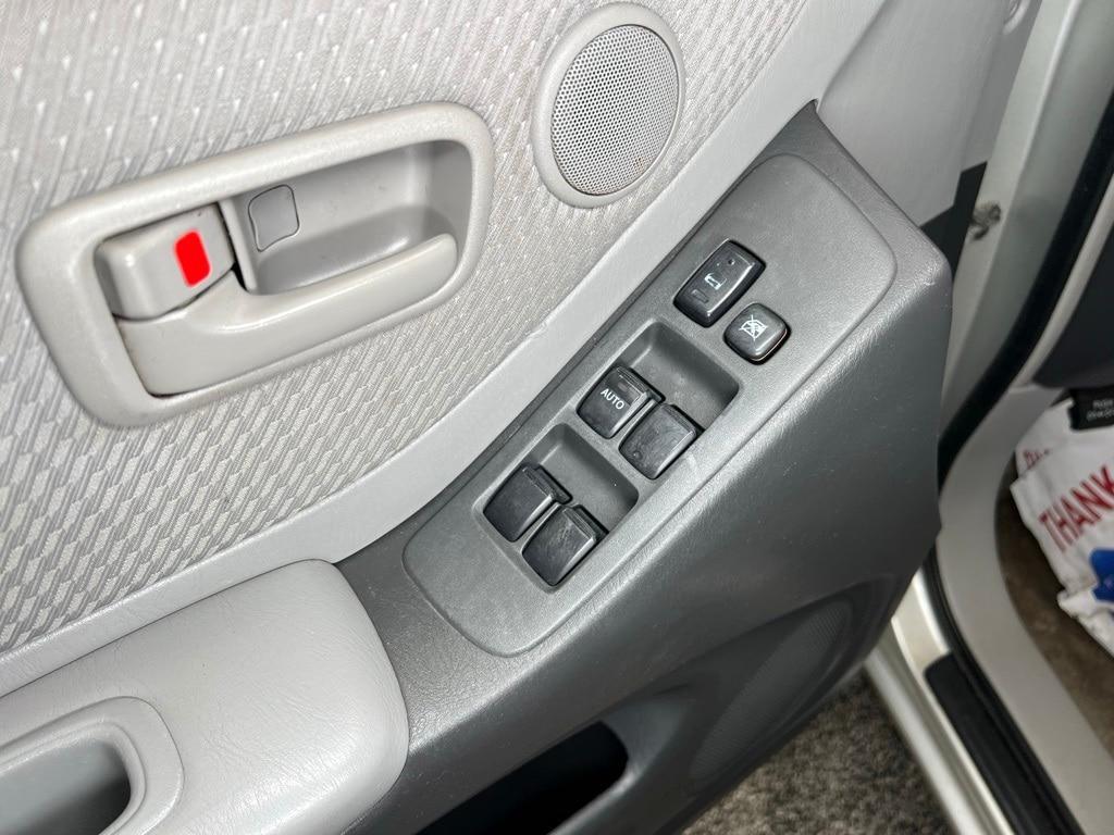 used 2005 Toyota Highlander car, priced at $2,400