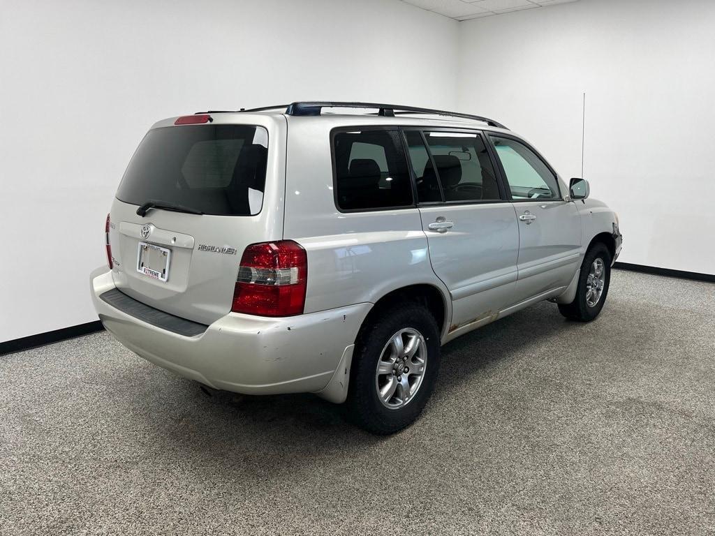 used 2005 Toyota Highlander car, priced at $2,400
