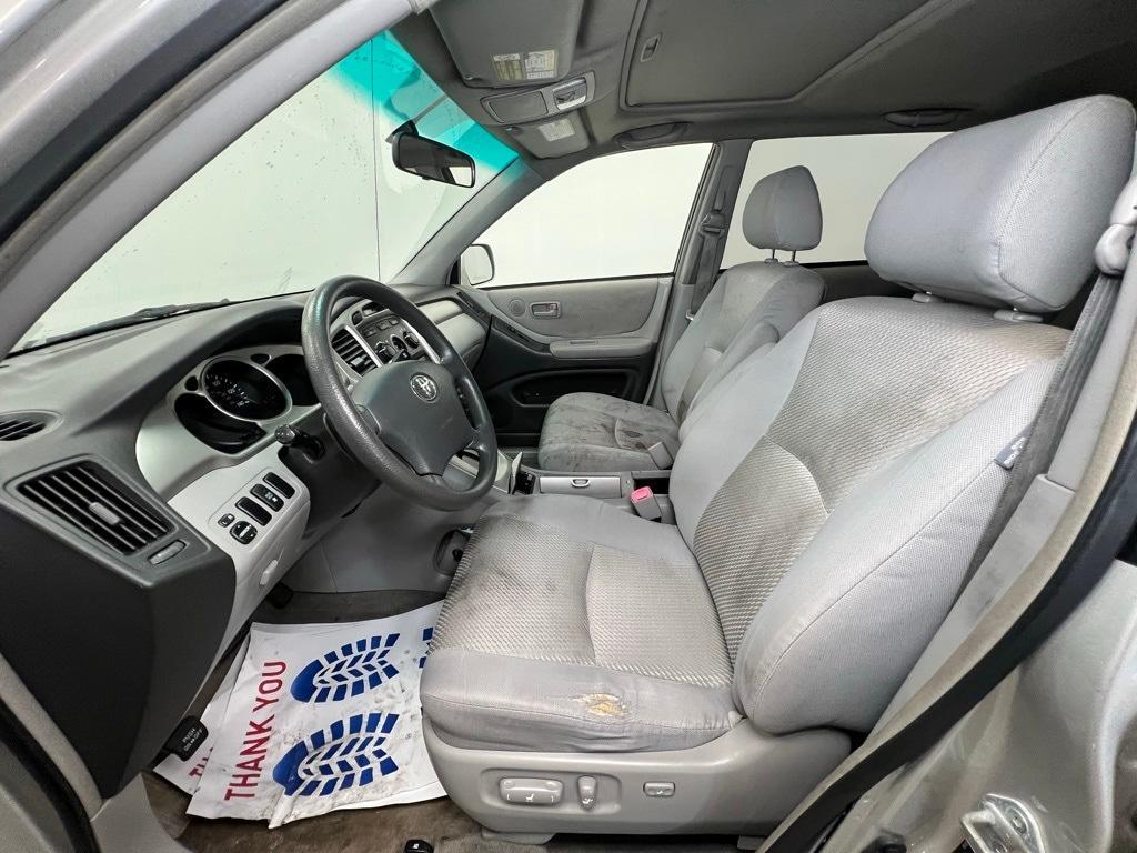 used 2005 Toyota Highlander car, priced at $2,400