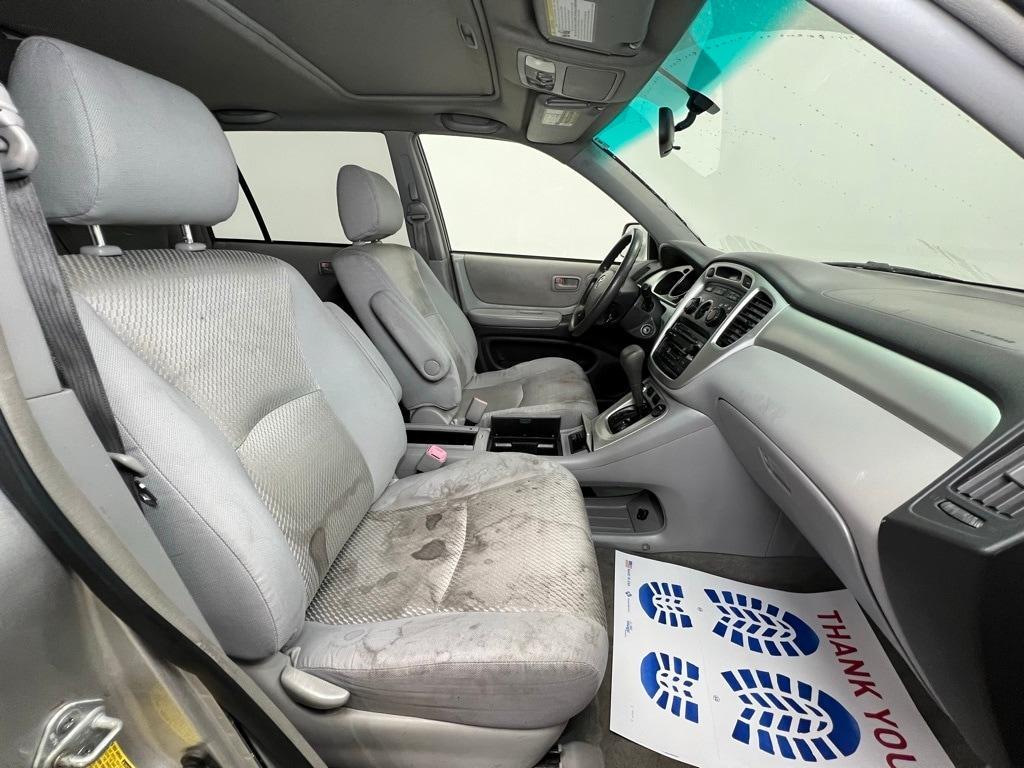 used 2005 Toyota Highlander car, priced at $2,400