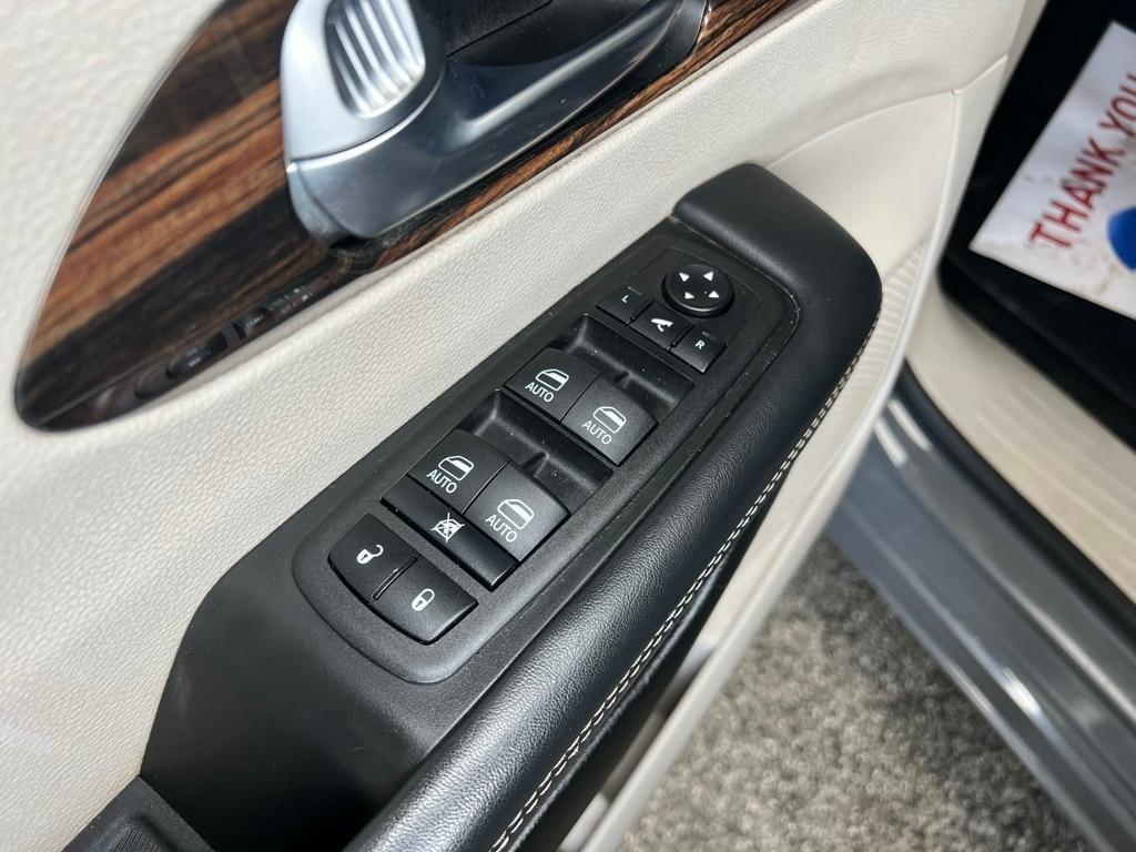 used 2023 Chrysler Pacifica car, priced at $28,576