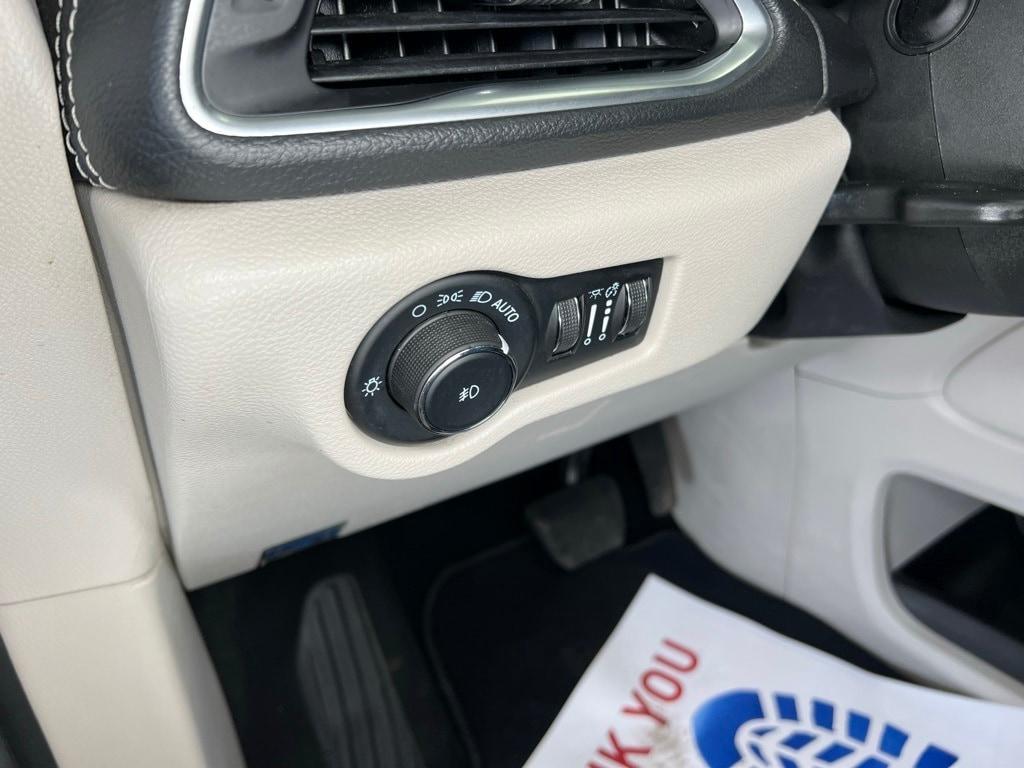 used 2023 Chrysler Pacifica car, priced at $28,576