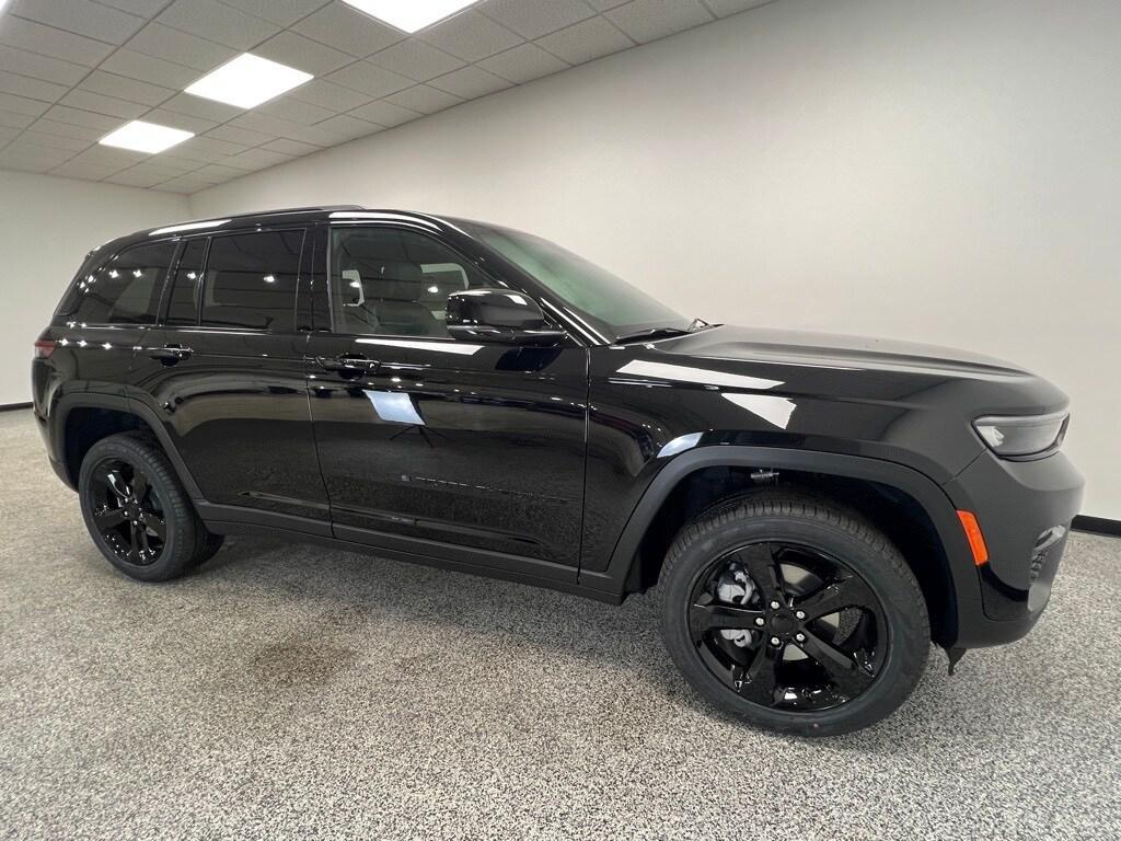 new 2025 Jeep Grand Cherokee car, priced at $44,831