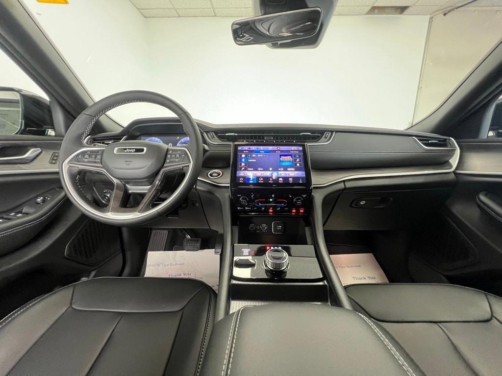 new 2025 Jeep Grand Cherokee car, priced at $43,634