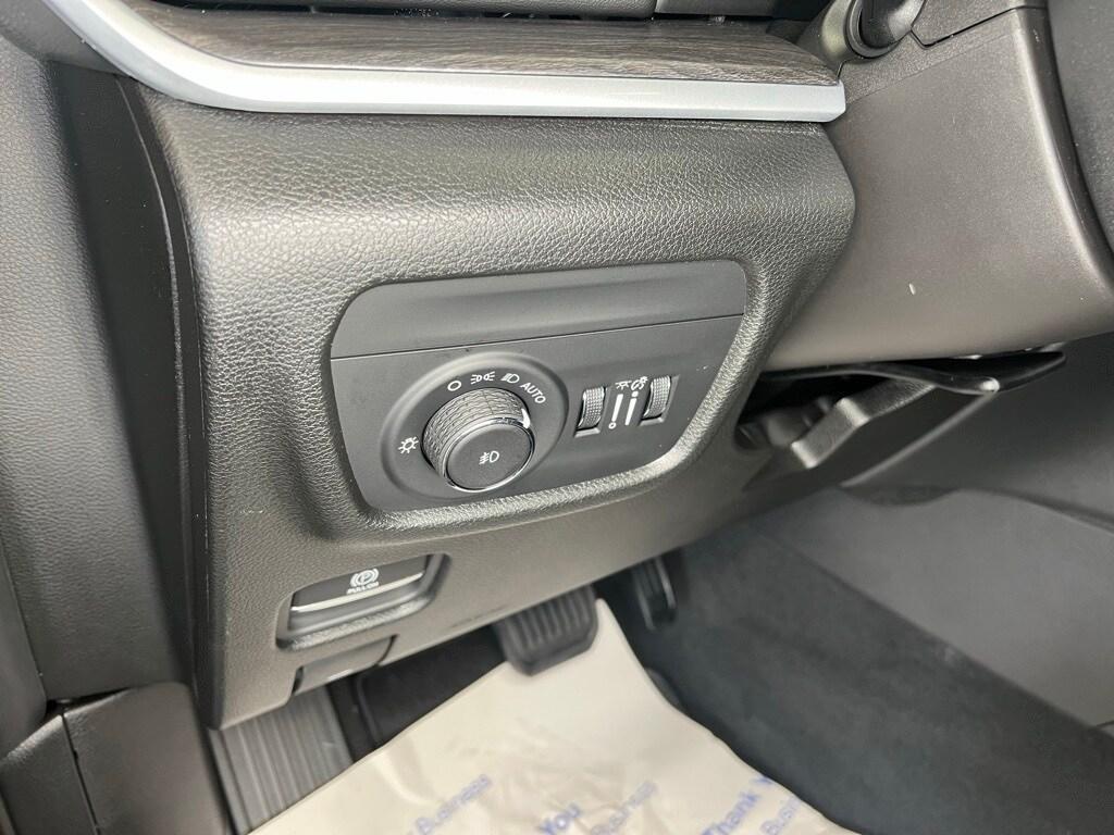new 2025 Jeep Grand Cherokee car, priced at $44,884