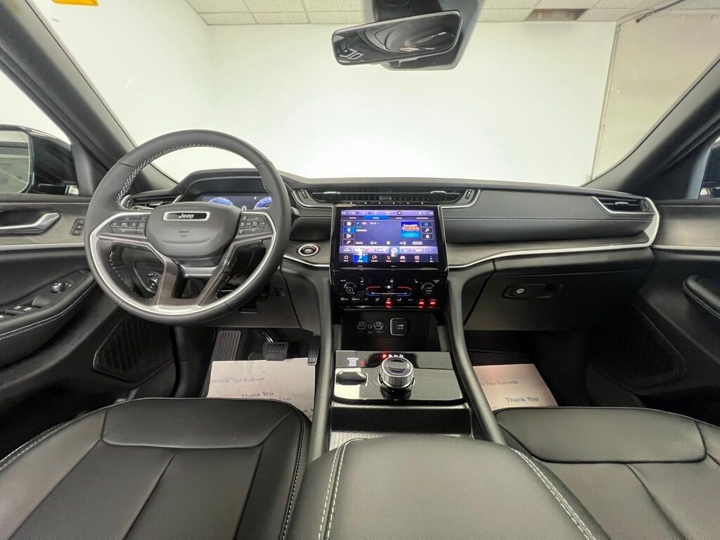 new 2025 Jeep Grand Cherokee car, priced at $44,884