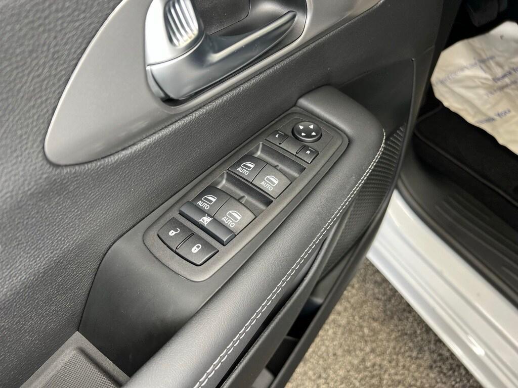 new 2025 Chrysler Pacifica car, priced at $40,273