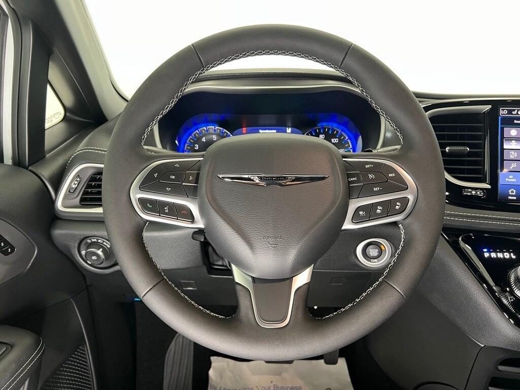 new 2025 Chrysler Pacifica car, priced at $40,273