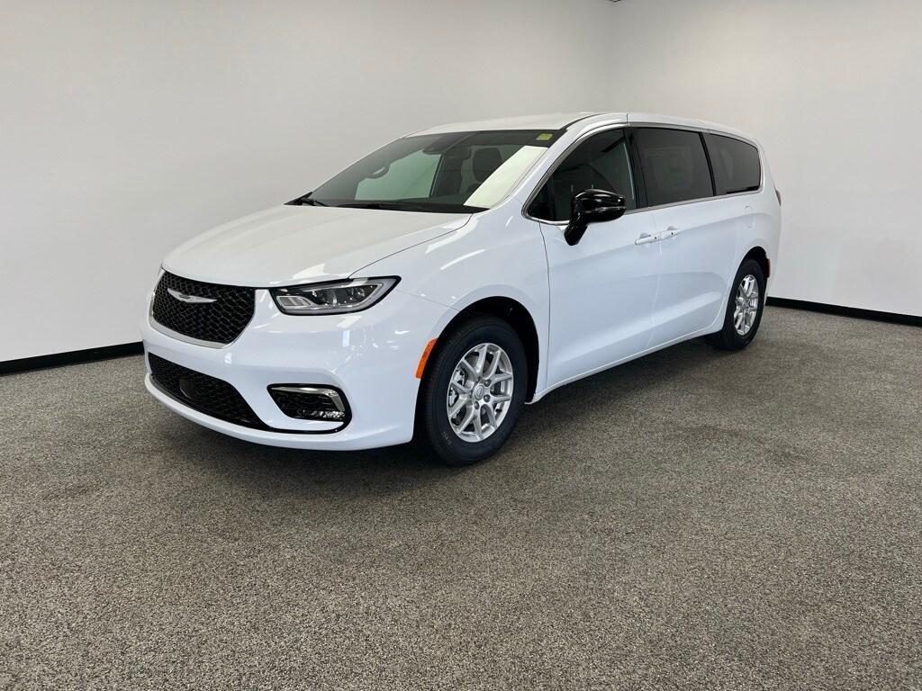 new 2025 Chrysler Pacifica car, priced at $40,273