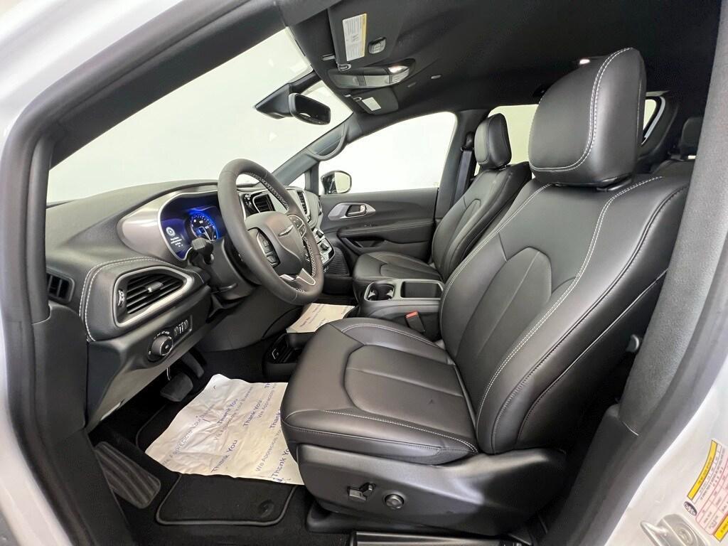 new 2025 Chrysler Pacifica car, priced at $40,273
