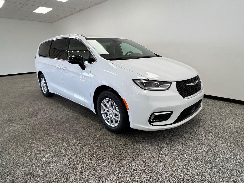 new 2025 Chrysler Pacifica car, priced at $40,273