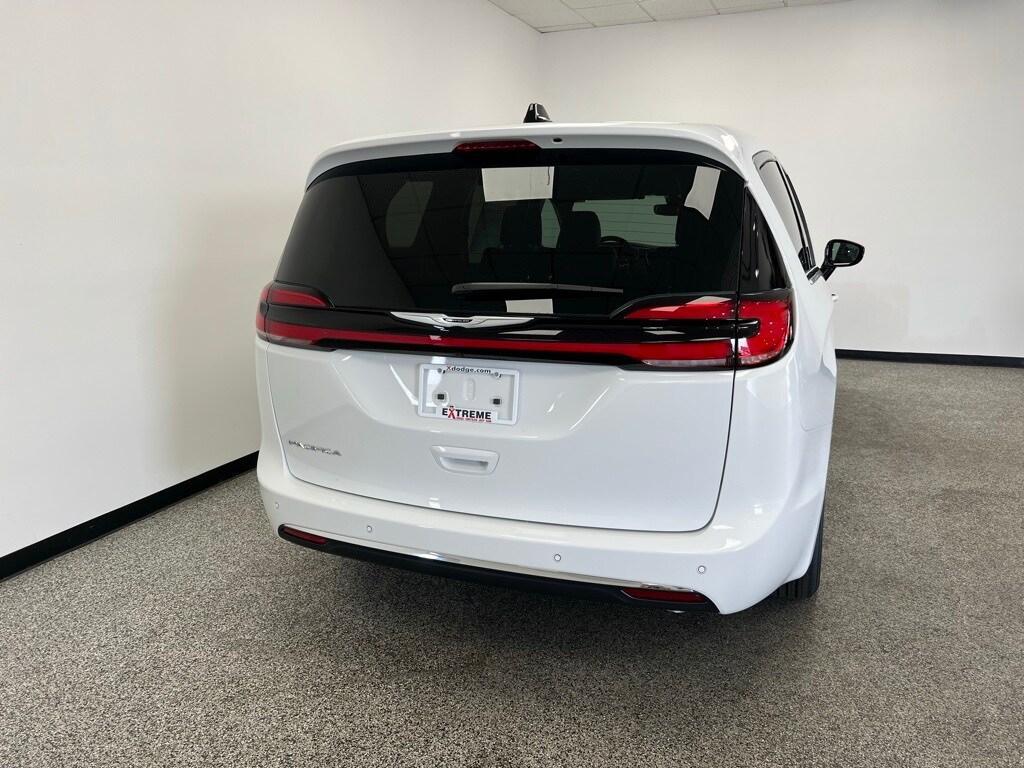new 2025 Chrysler Pacifica car, priced at $40,273