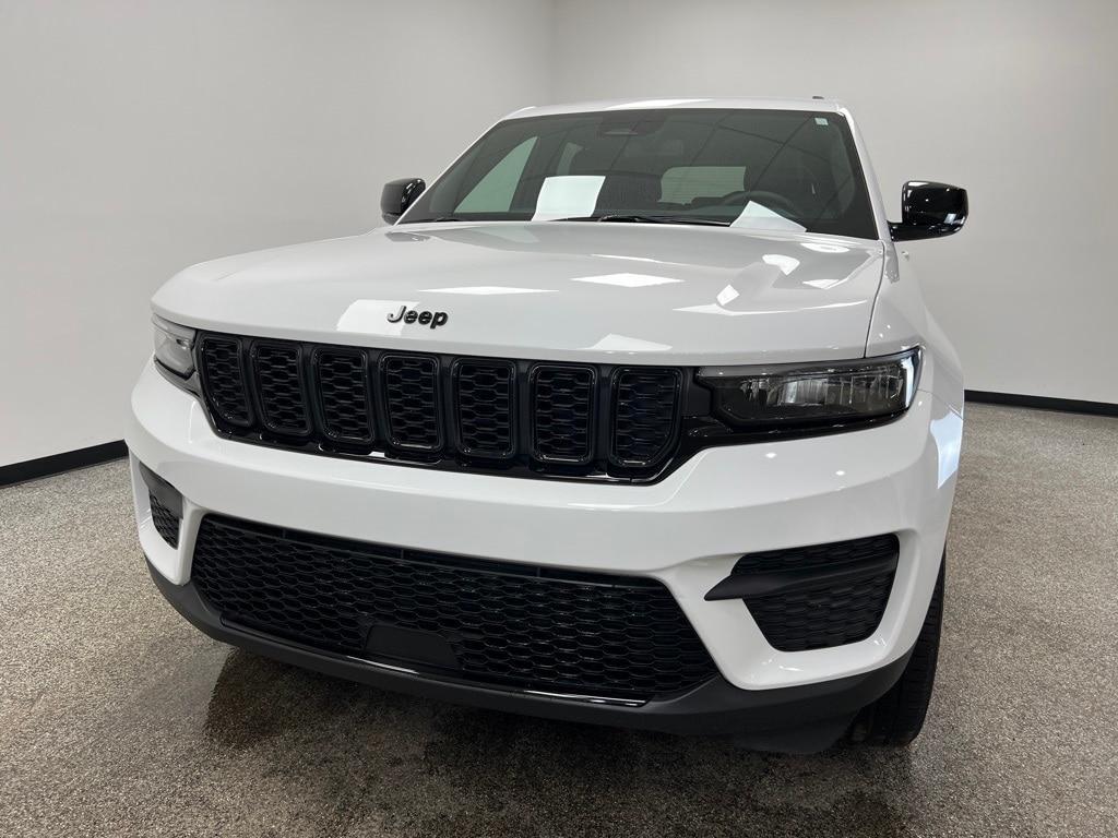 used 2024 Jeep Grand Cherokee car, priced at $38,995