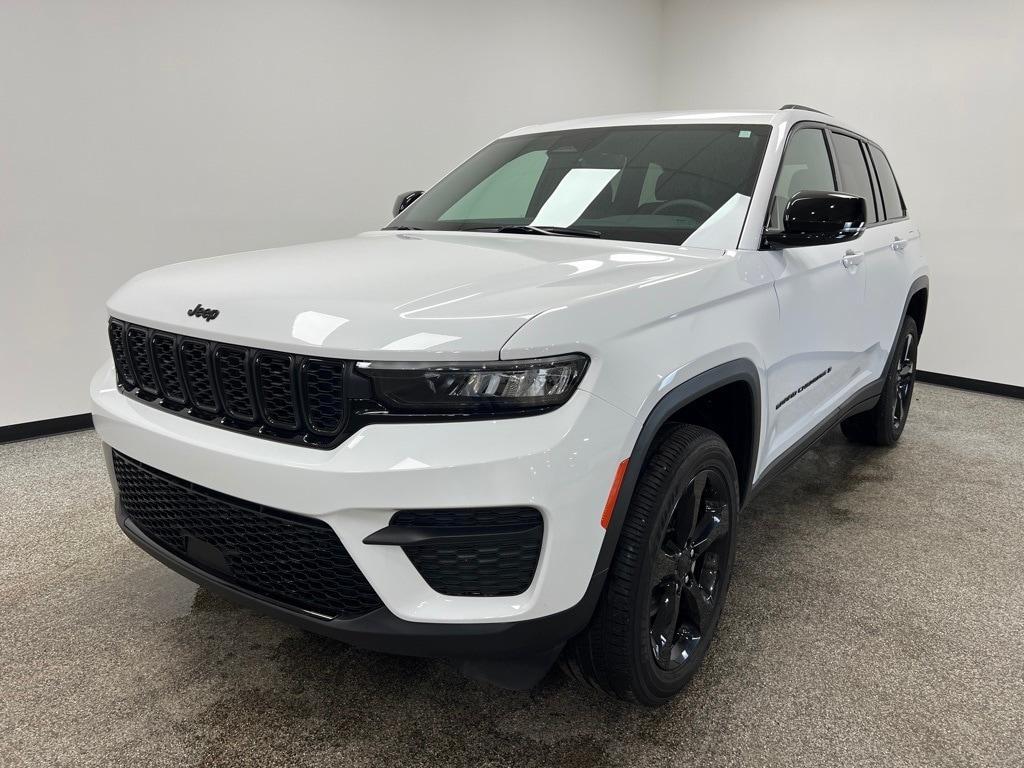 used 2024 Jeep Grand Cherokee car, priced at $38,995