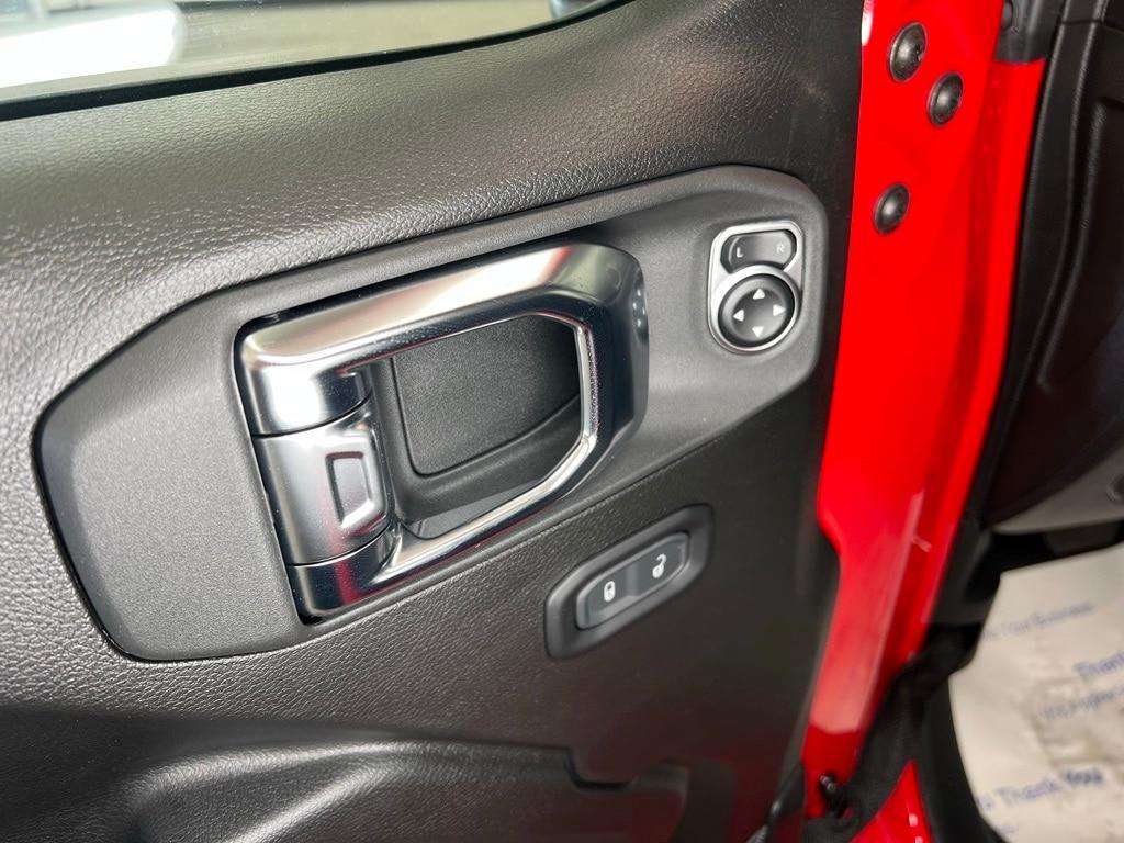 new 2025 Jeep Wrangler car, priced at $45,785