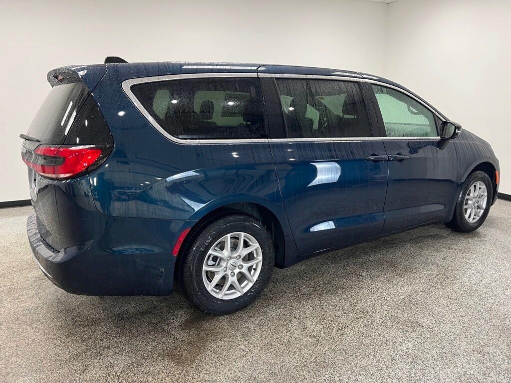 new 2025 Chrysler Pacifica car, priced at $40,670