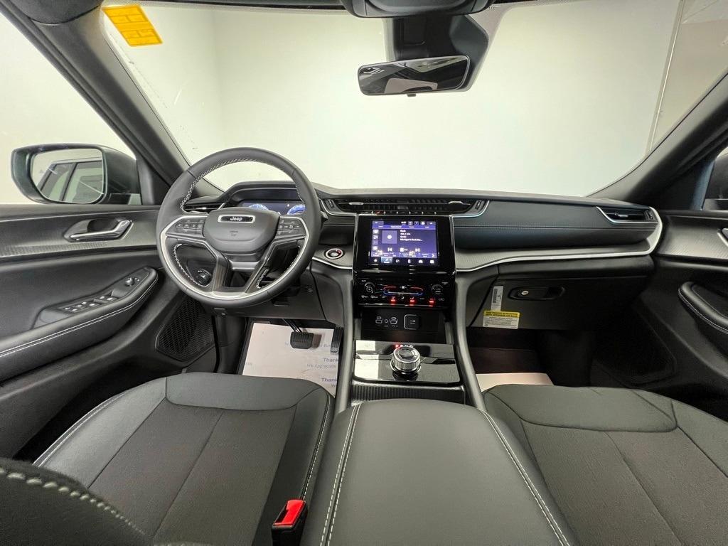 new 2025 Jeep Grand Cherokee car, priced at $35,604