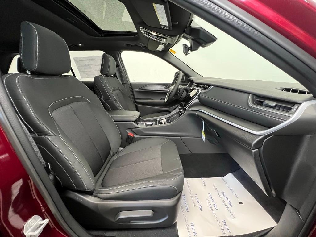 new 2025 Jeep Grand Cherokee car, priced at $35,604