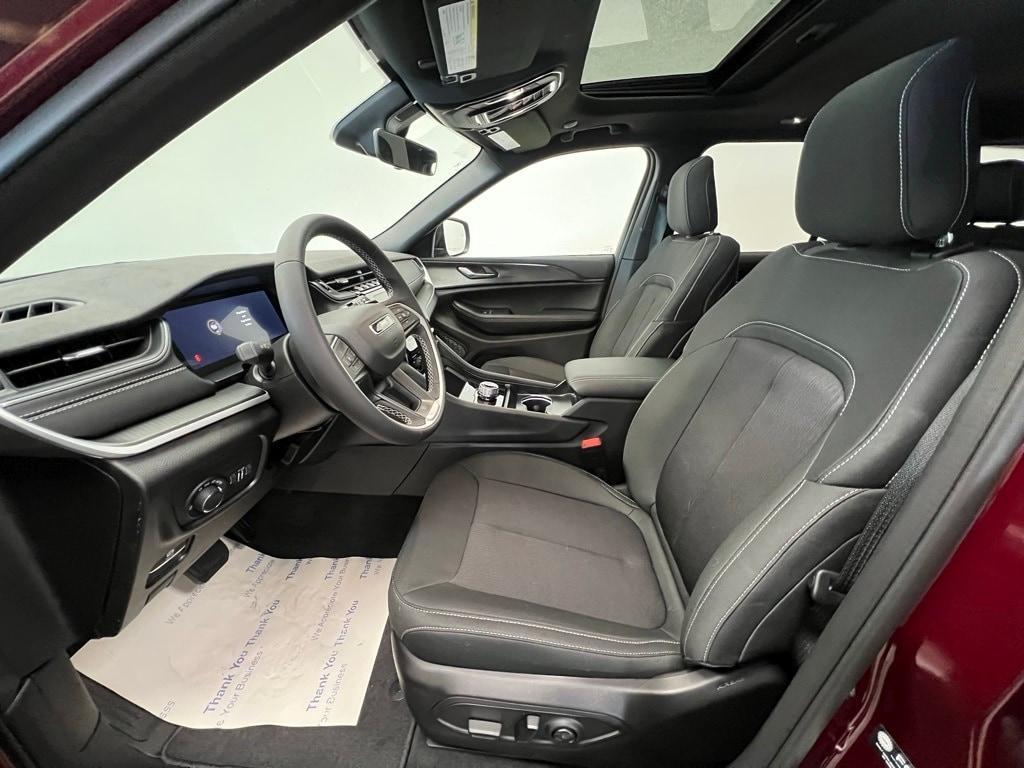 new 2025 Jeep Grand Cherokee car, priced at $35,604