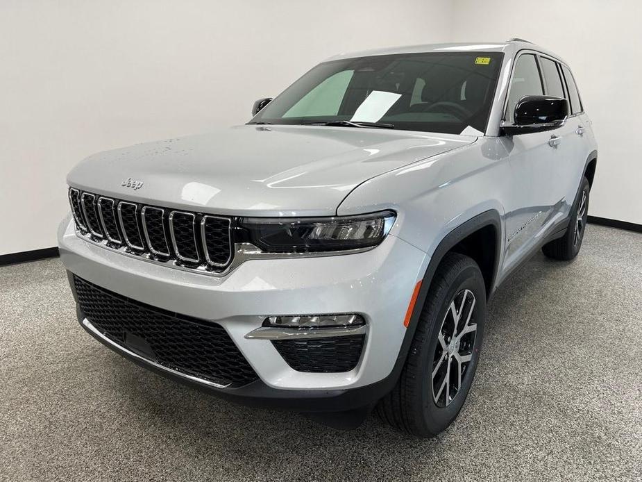 new 2025 Jeep Grand Cherokee car, priced at $42,982