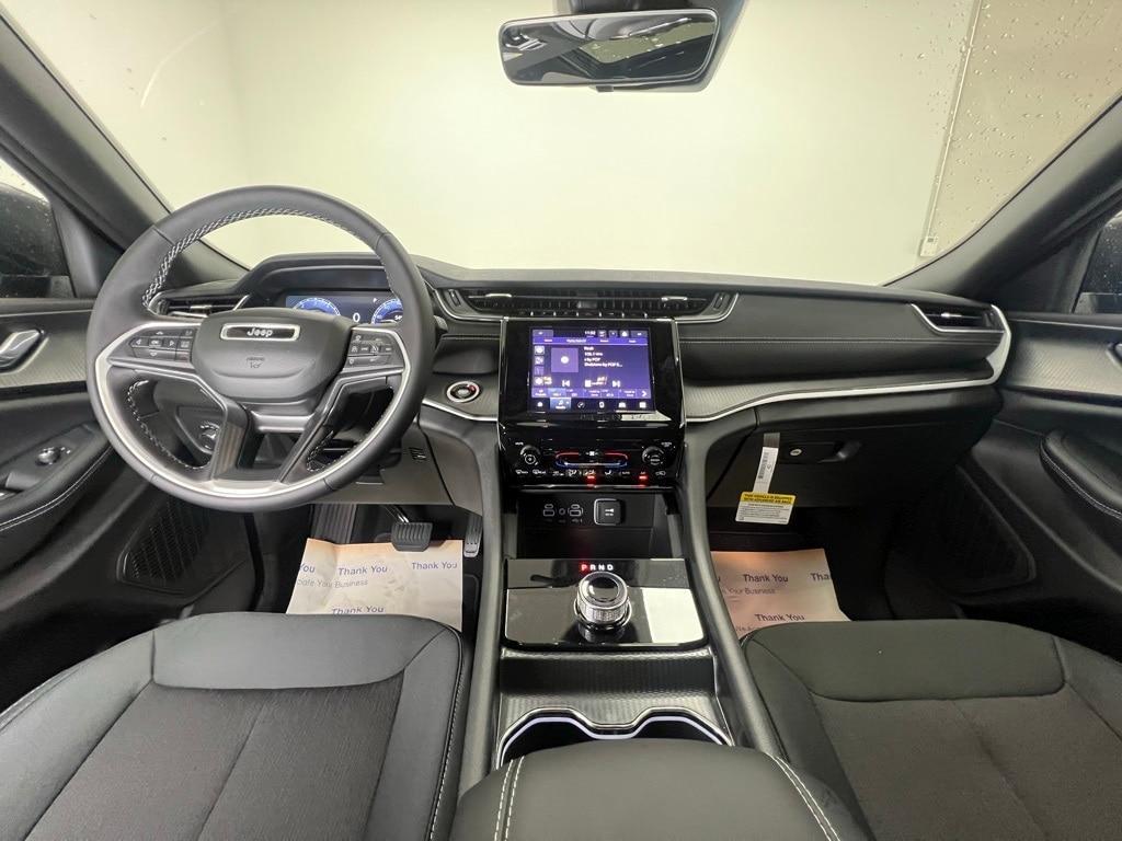 new 2025 Jeep Grand Cherokee car, priced at $40,072