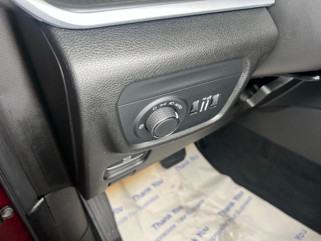 new 2025 Jeep Grand Cherokee car, priced at $40,072