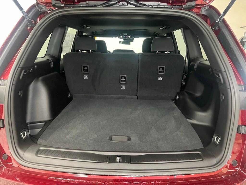 new 2025 Jeep Grand Cherokee car, priced at $40,072
