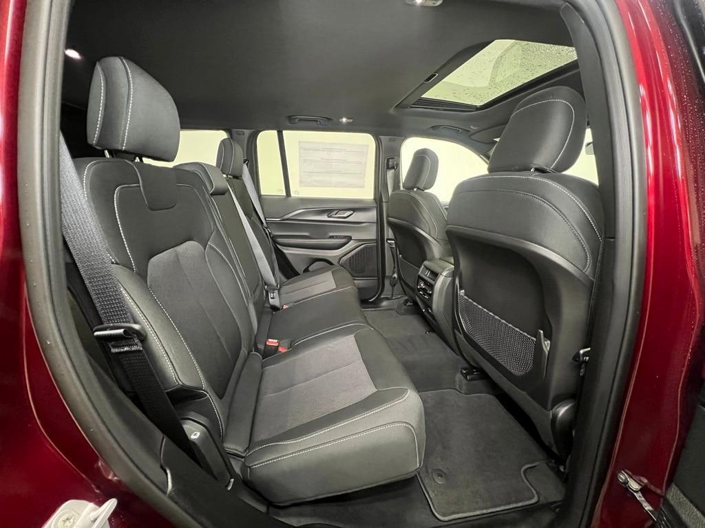new 2025 Jeep Grand Cherokee car, priced at $40,072