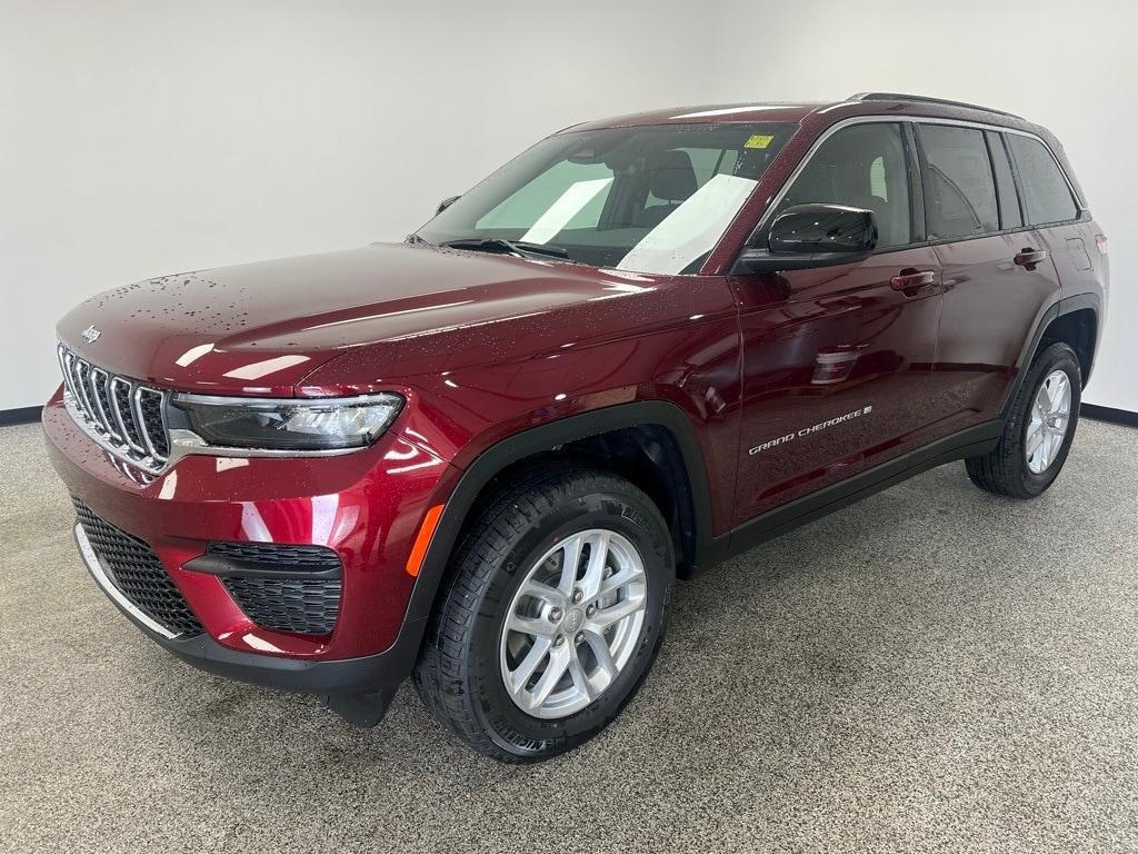 new 2025 Jeep Grand Cherokee car, priced at $40,072