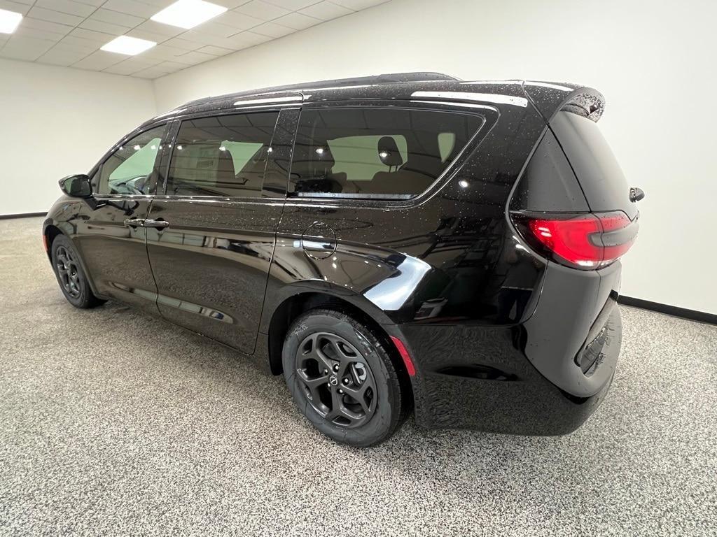 new 2025 Chrysler Pacifica Hybrid car, priced at $42,209
