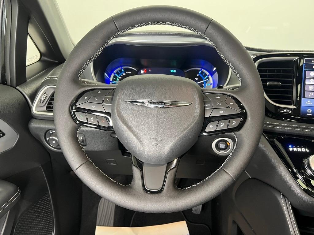 new 2025 Chrysler Pacifica Hybrid car, priced at $42,209