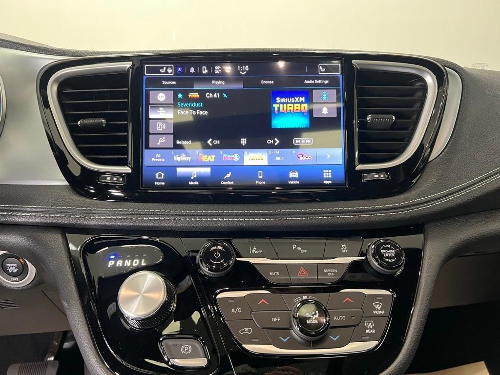 new 2025 Chrysler Pacifica Hybrid car, priced at $42,209