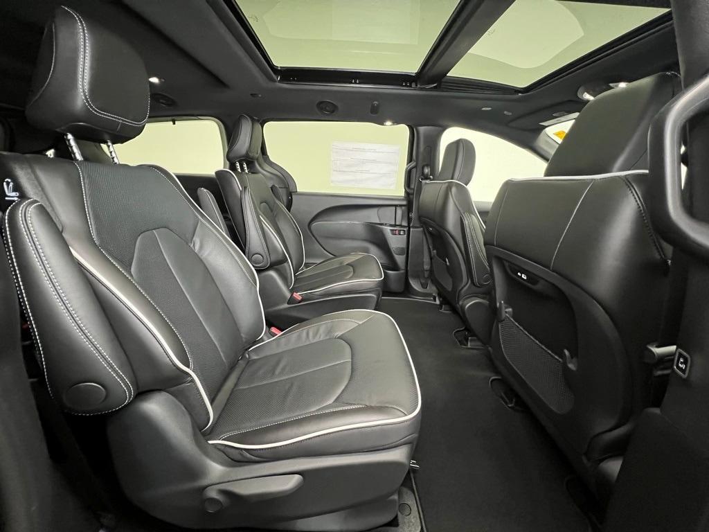 new 2025 Chrysler Pacifica Hybrid car, priced at $42,209