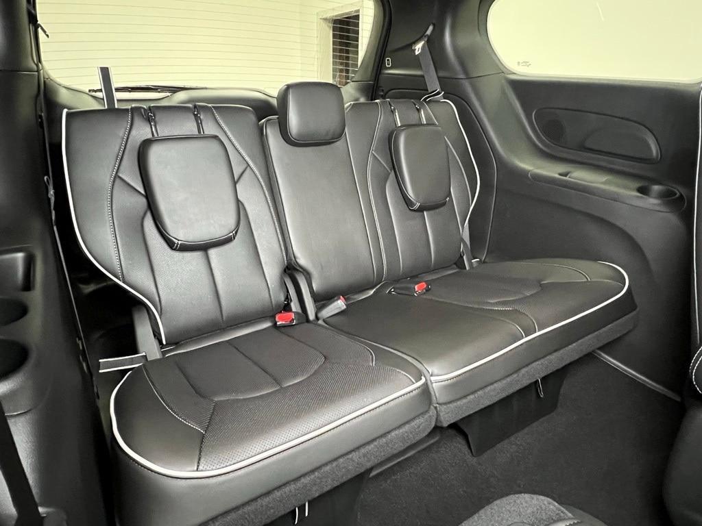 new 2025 Chrysler Pacifica Hybrid car, priced at $42,209