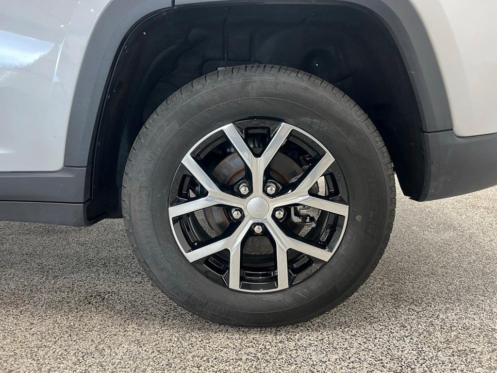 used 2025 Jeep Grand Cherokee car, priced at $47,800