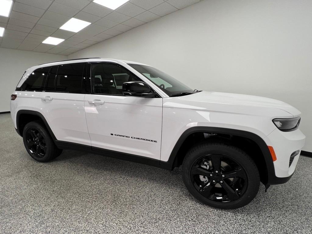 new 2025 Jeep Grand Cherokee car, priced at $43,399