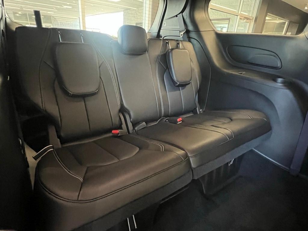 new 2025 Chrysler Pacifica Hybrid car, priced at $37,499