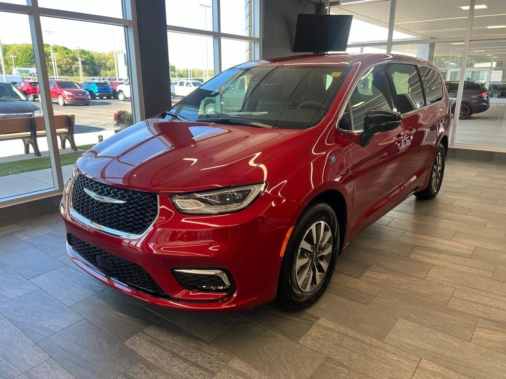 new 2025 Chrysler Pacifica Hybrid car, priced at $37,499
