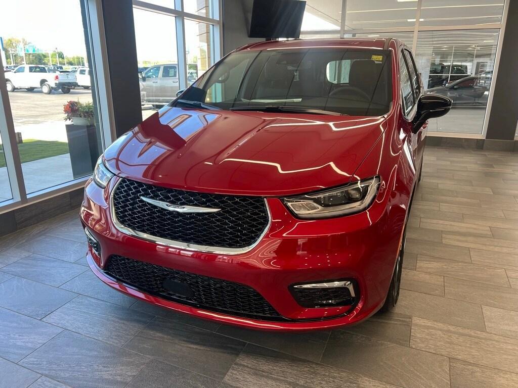 new 2025 Chrysler Pacifica Hybrid car, priced at $37,499