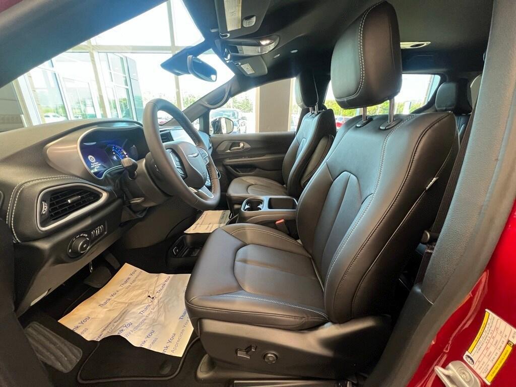 new 2025 Chrysler Pacifica Hybrid car, priced at $37,499