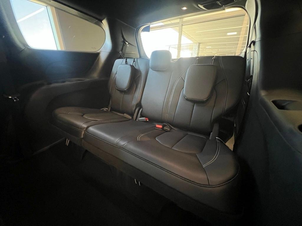 new 2025 Chrysler Pacifica Hybrid car, priced at $37,499