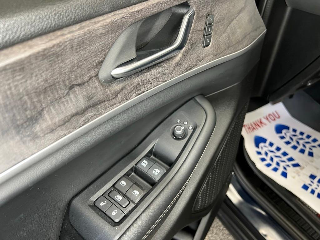 used 2024 Jeep Grand Cherokee car, priced at $37,995