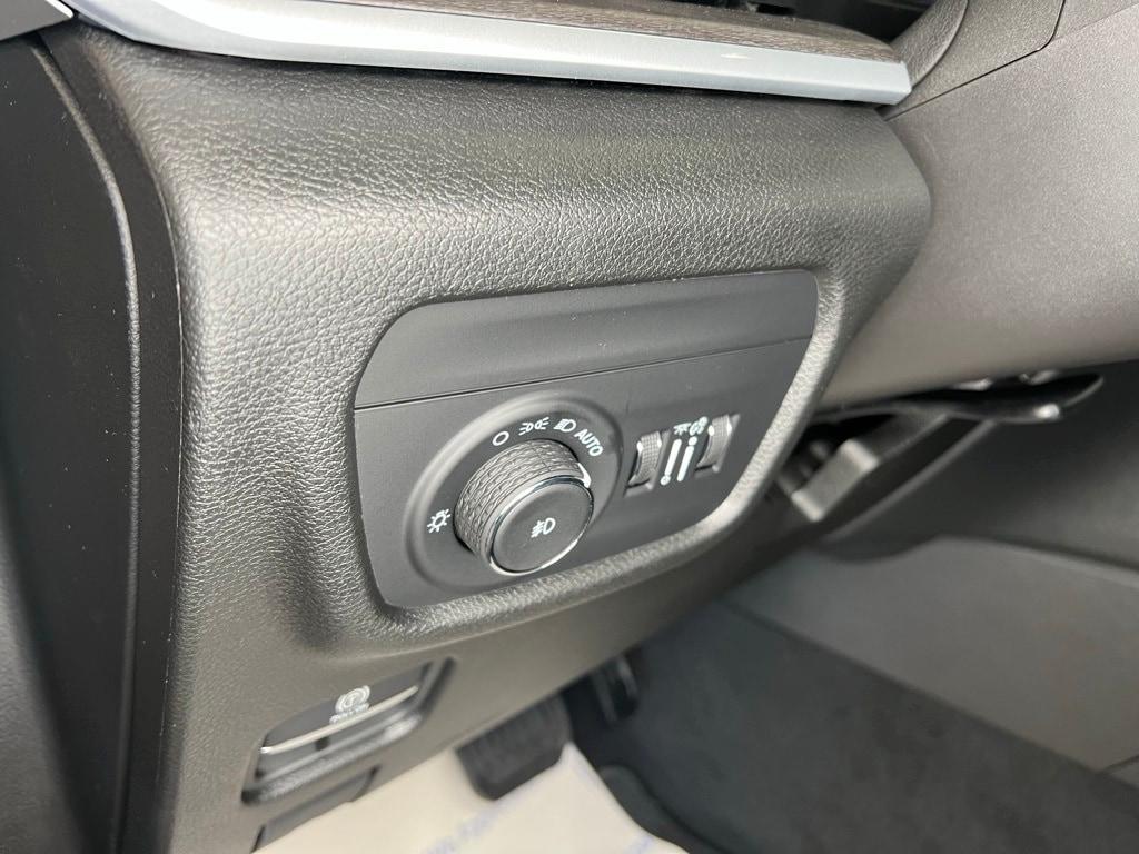 new 2025 Jeep Grand Cherokee L car, priced at $42,641