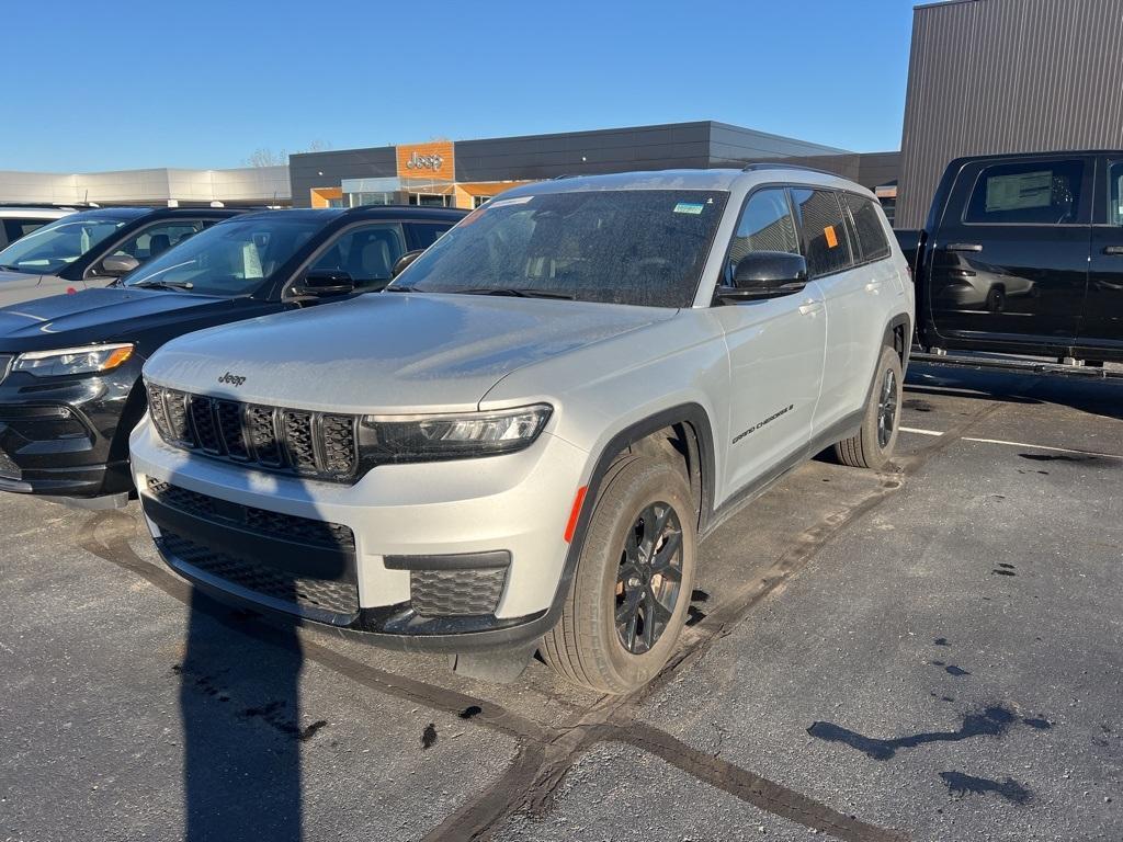 used 2024 Jeep Grand Cherokee L car, priced at $32,900