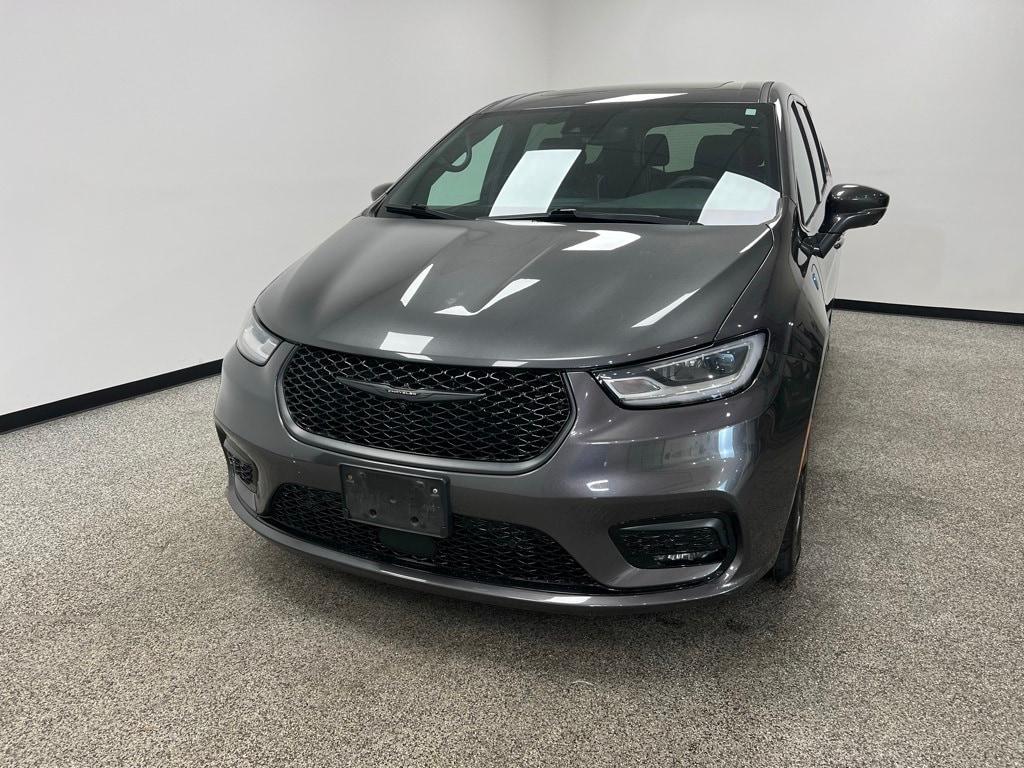 used 2022 Chrysler Pacifica Hybrid car, priced at $20,900