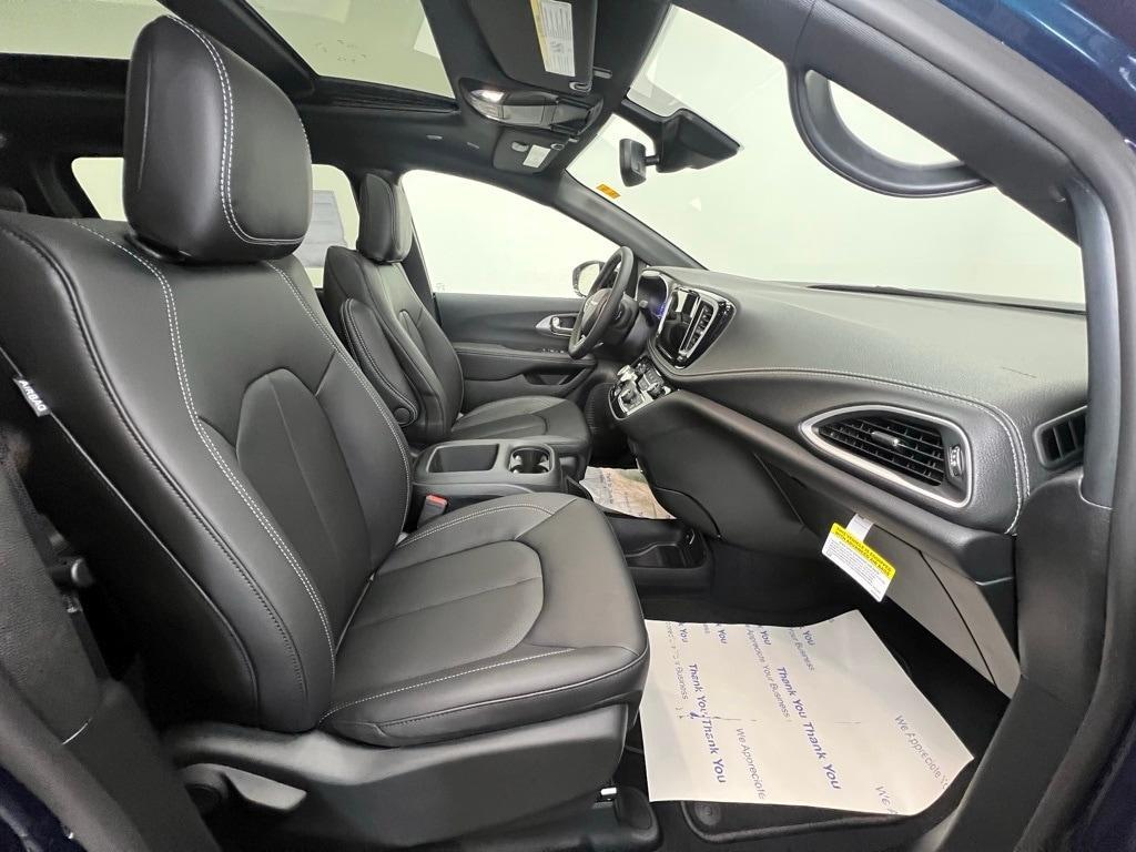 new 2025 Chrysler Pacifica car, priced at $46,495