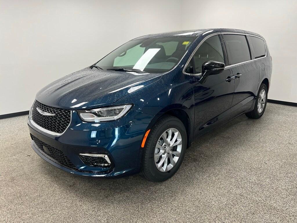 new 2025 Chrysler Pacifica car, priced at $46,495