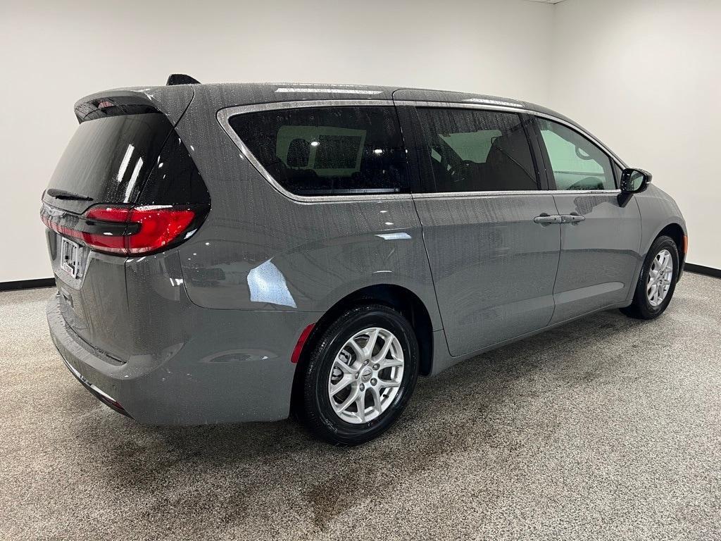 new 2025 Chrysler Pacifica car, priced at $40,420