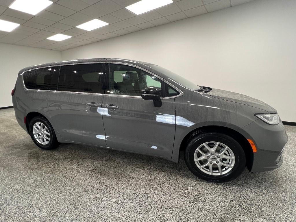 new 2025 Chrysler Pacifica car, priced at $40,420