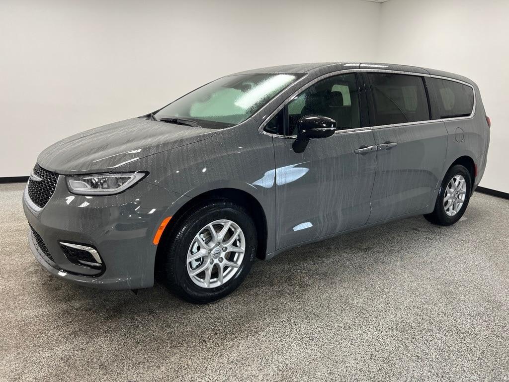 new 2025 Chrysler Pacifica car, priced at $40,420